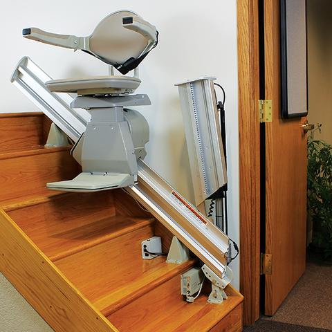 Powered folding hinge rail for stairlifts